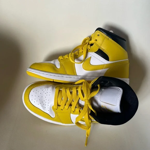 Nike Air Jordan 1 Mid 'Vivid Sulfur' Yellow White Basketball Shoes Size 6 - Picture 3 of 10